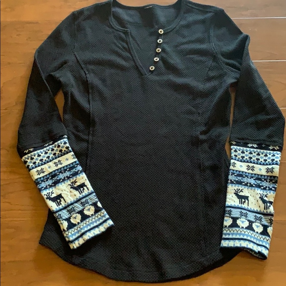 Cute Alp n Rock henley top